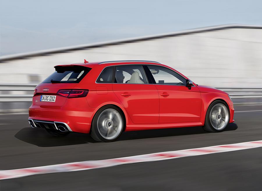 Audi RS3 Sportback 2015 года  (WW) (фото 12 из 38)